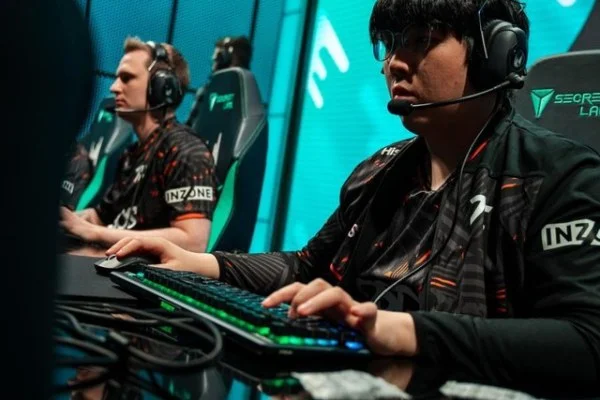 英雄联盟S16瑞士轮TES对阵GEN JackeyLove与Chovy对决分析